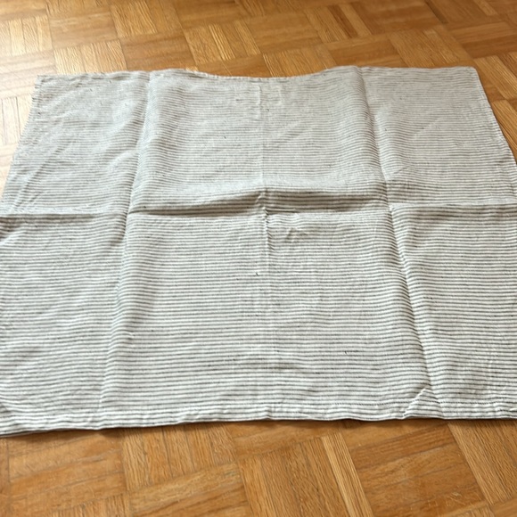 Not Perfect Linen - Picture 3 of 8